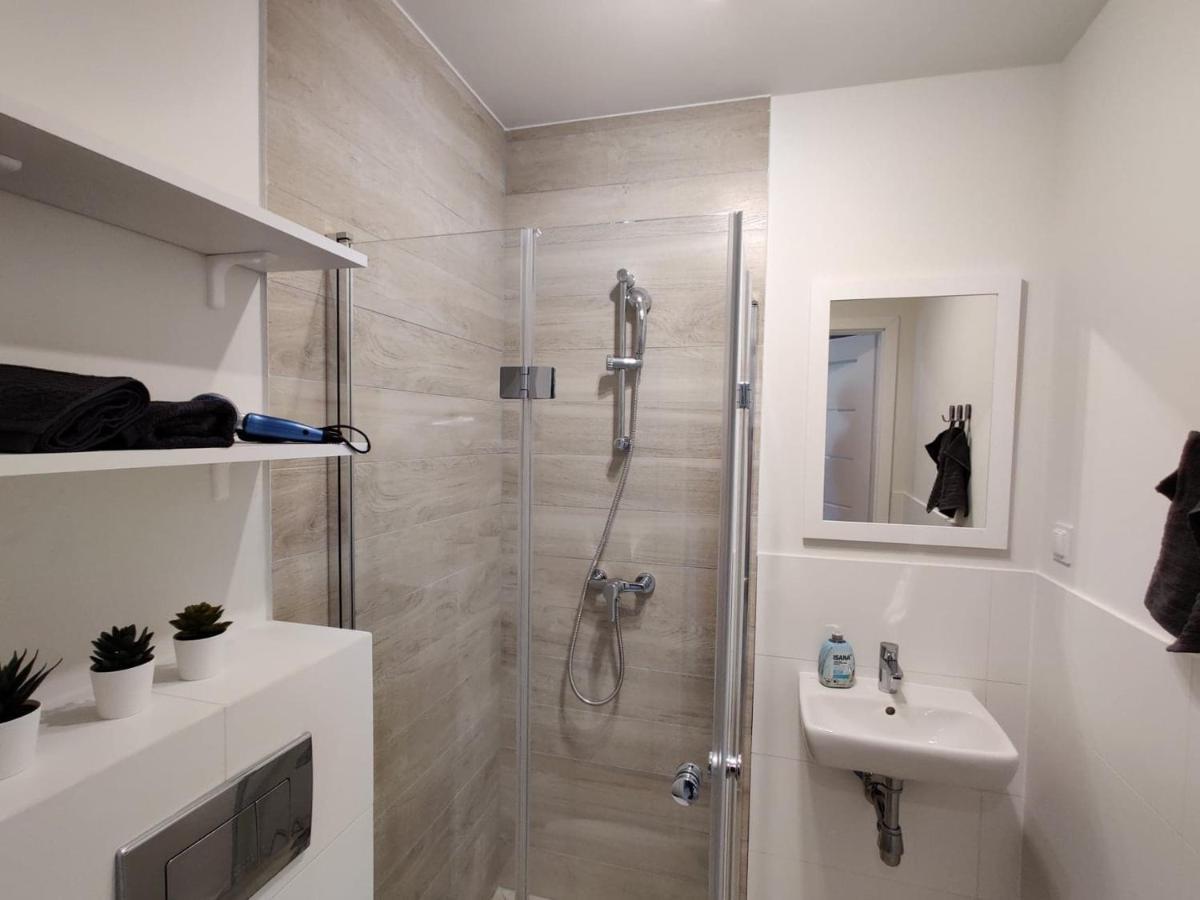 Ostrowo Plaza Hotel Екстериор снимка